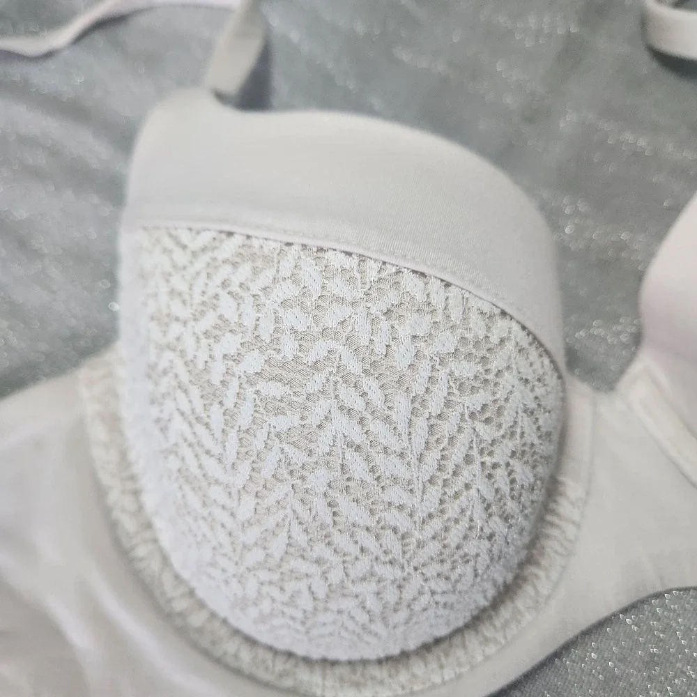 Victoria Secret Body By Victoria Ivory Lace Lined Demi Bra 34D 371987-15G